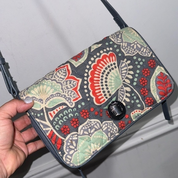 Vera Bradley purse twist lock floral plenty of credit card slots space gray - Picture 2 of 6